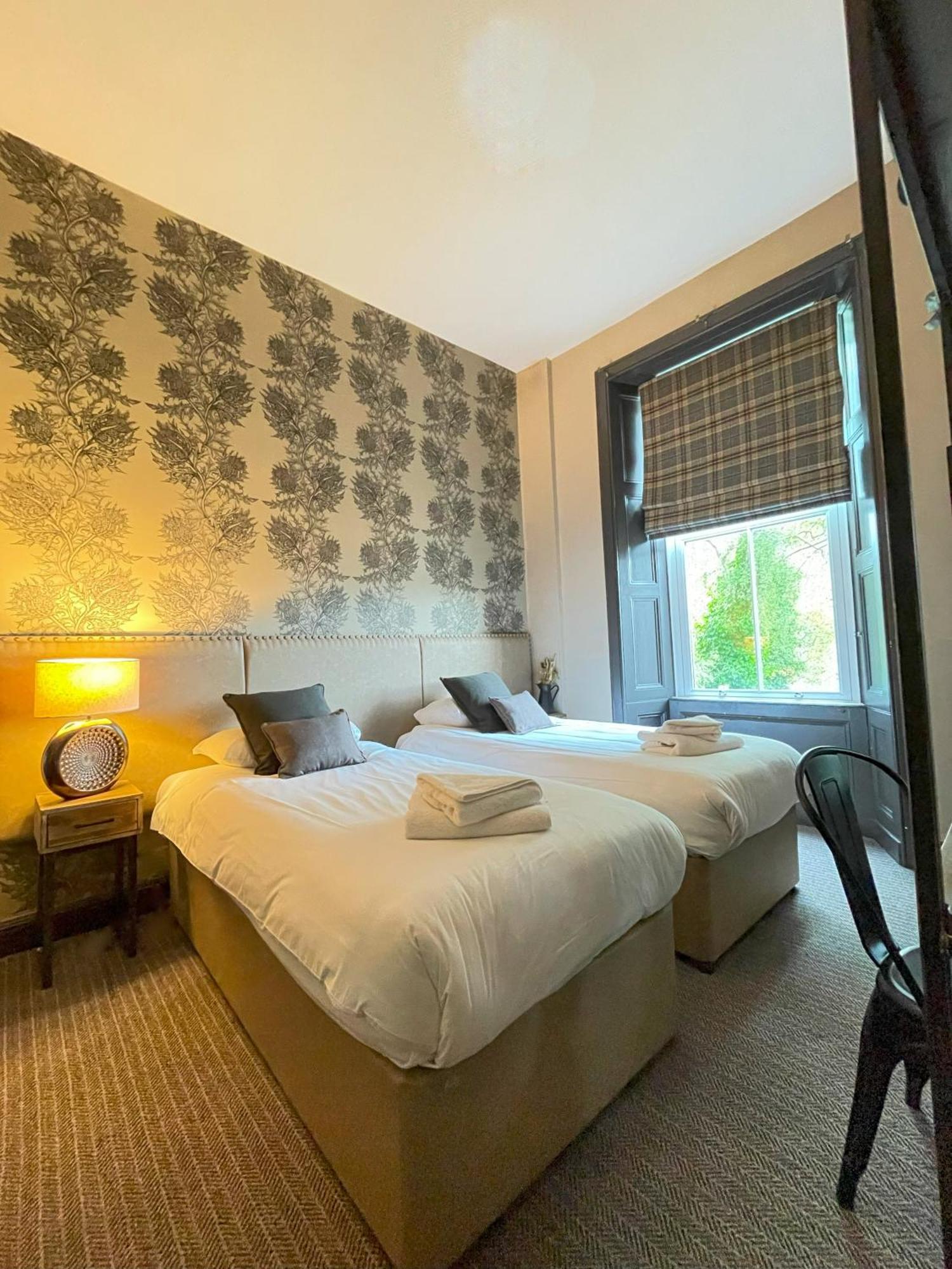 Traquair Arms Hotel Инерлитън Екстериор снимка