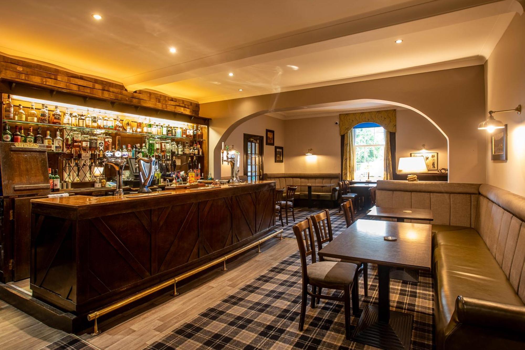 Traquair Arms Hotel Инерлитън Екстериор снимка