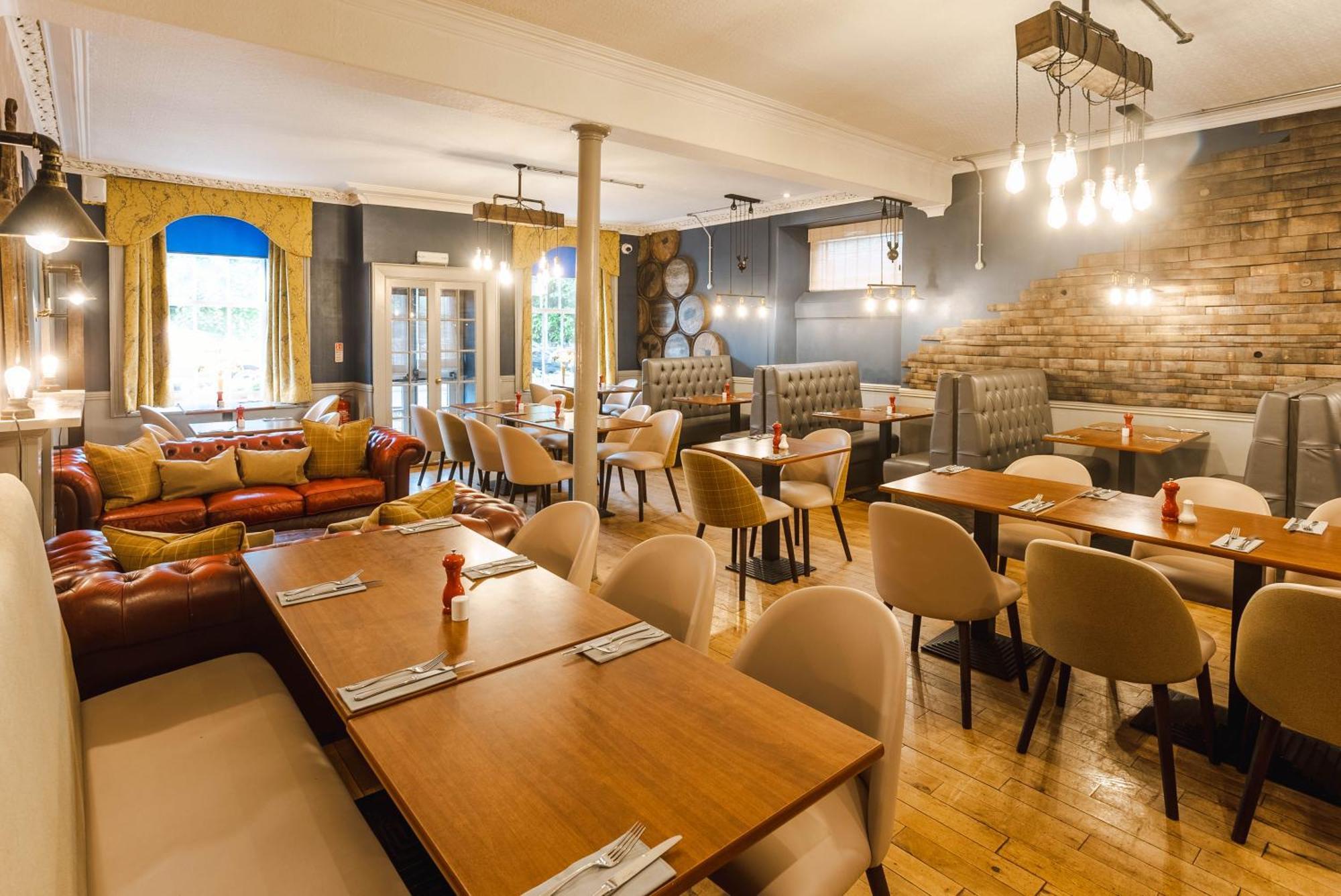 Traquair Arms Hotel Инерлитън Екстериор снимка