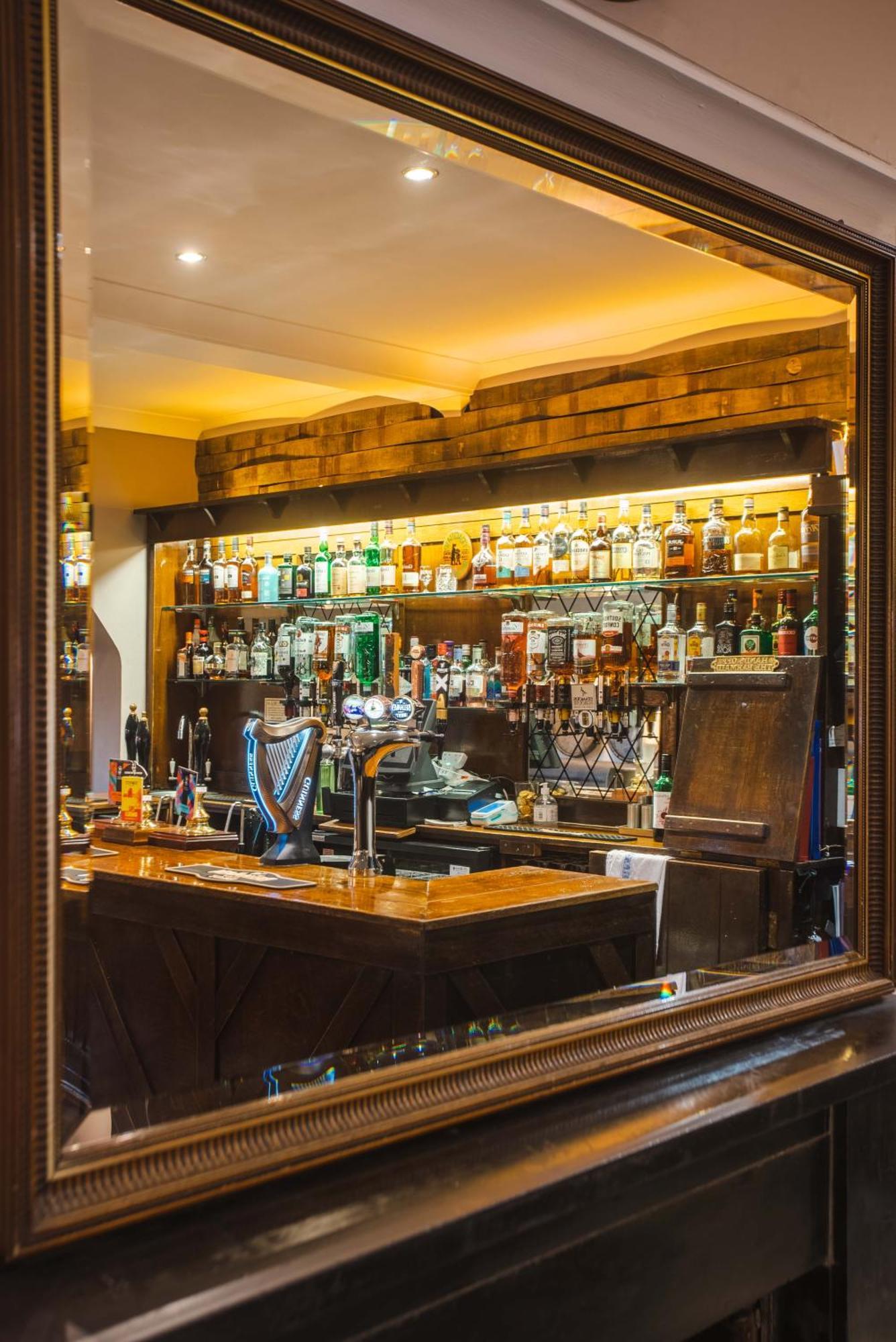 Traquair Arms Hotel Инерлитън Екстериор снимка