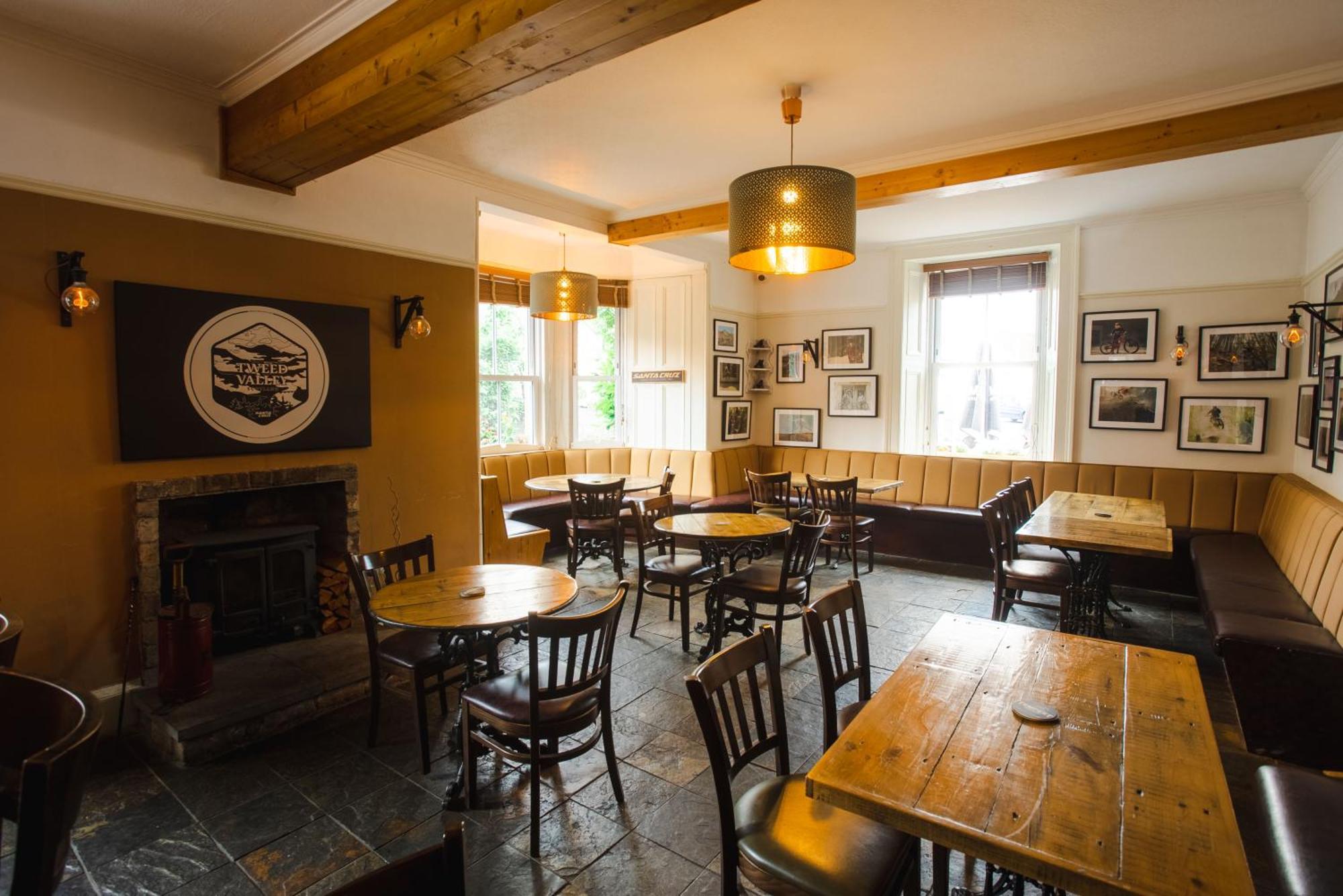 Traquair Arms Hotel Инерлитън Екстериор снимка