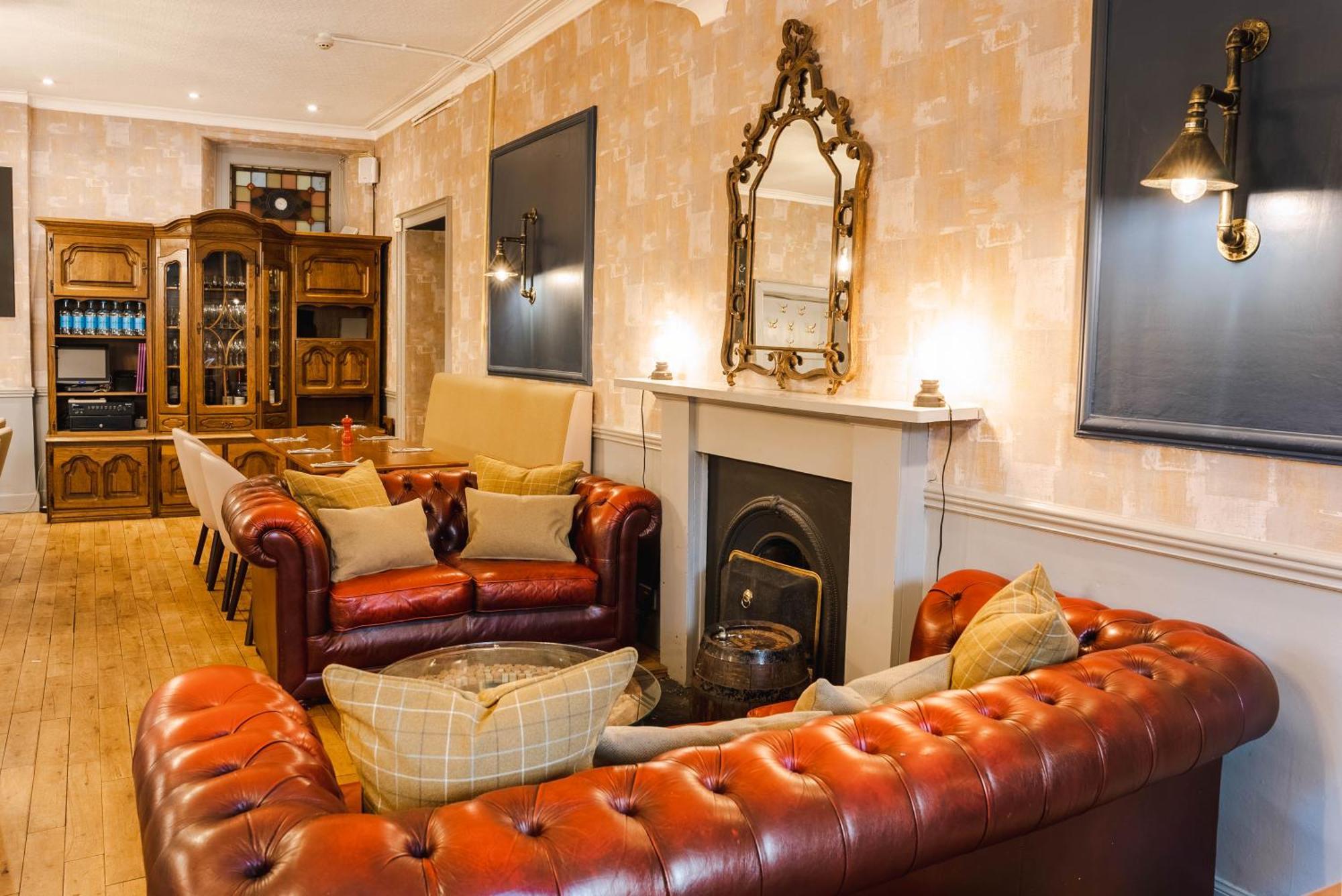 Traquair Arms Hotel Инерлитън Екстериор снимка
