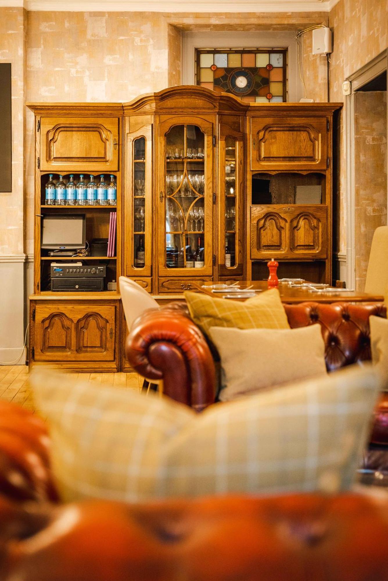 Traquair Arms Hotel Инерлитън Екстериор снимка