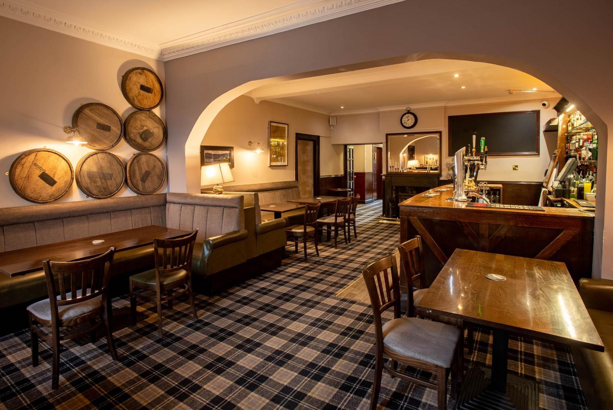 Traquair Arms Hotel Инерлитън Екстериор снимка