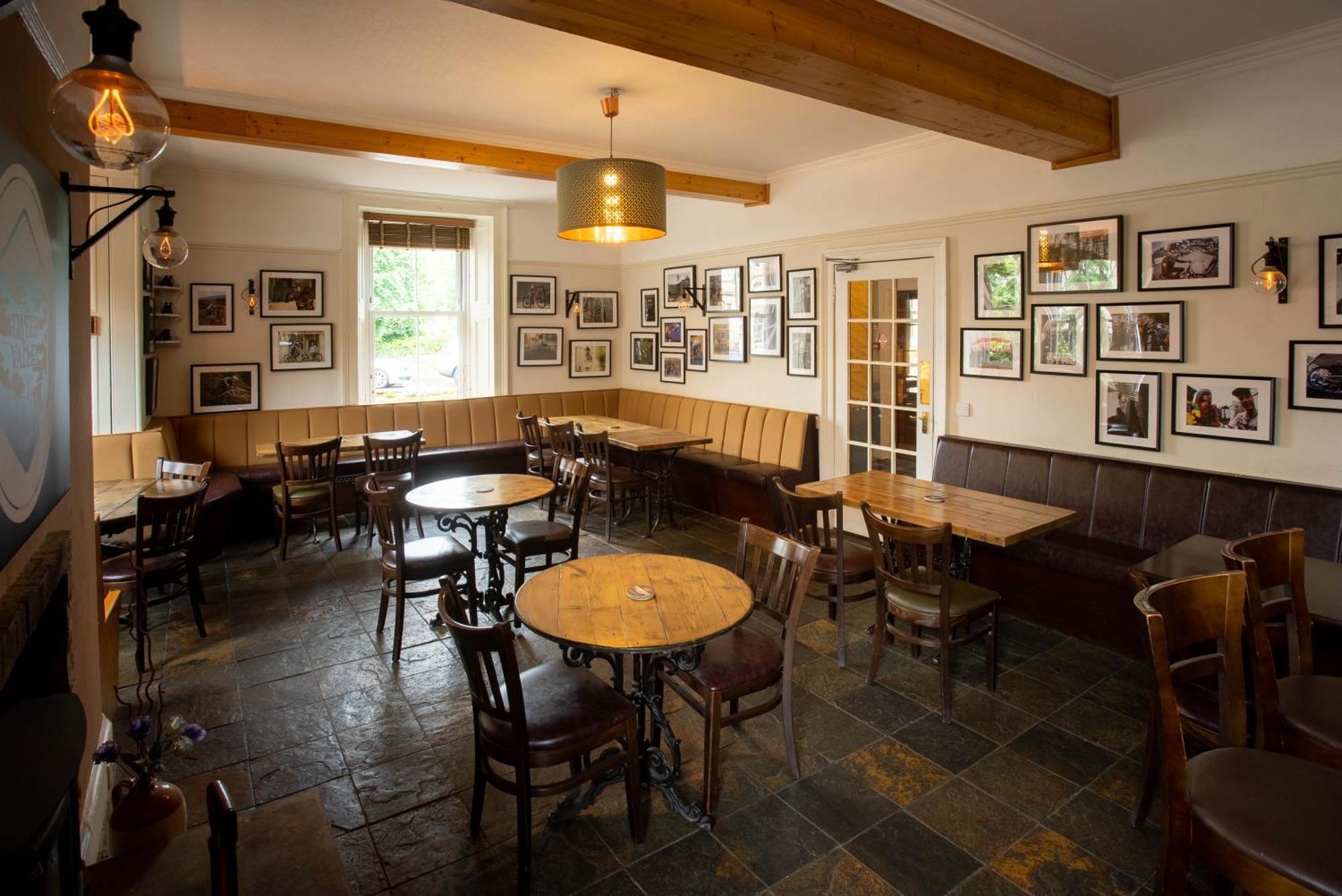 Traquair Arms Hotel Инерлитън Екстериор снимка