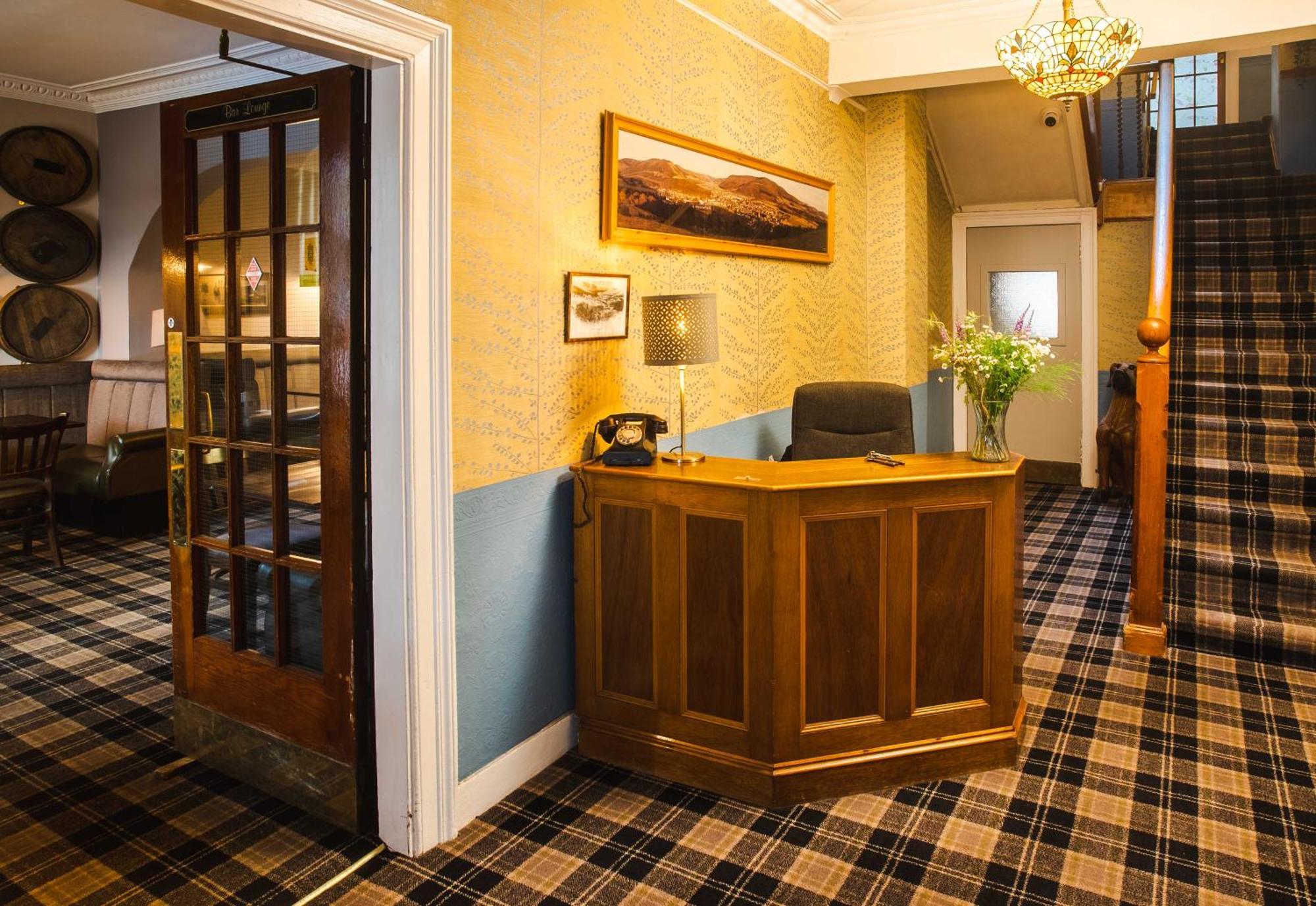 Traquair Arms Hotel Инерлитън Екстериор снимка