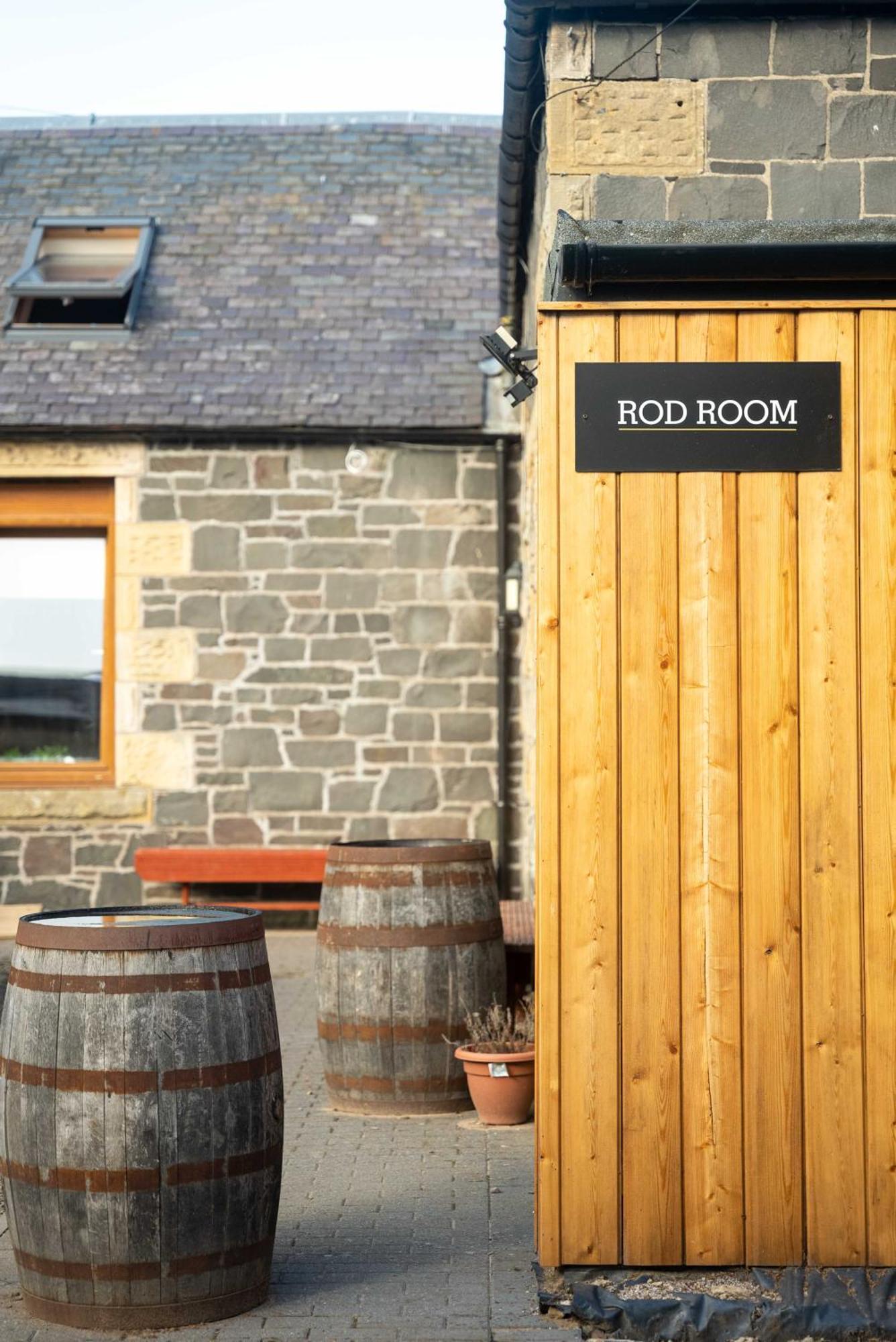 Traquair Arms Hotel Инерлитън Екстериор снимка