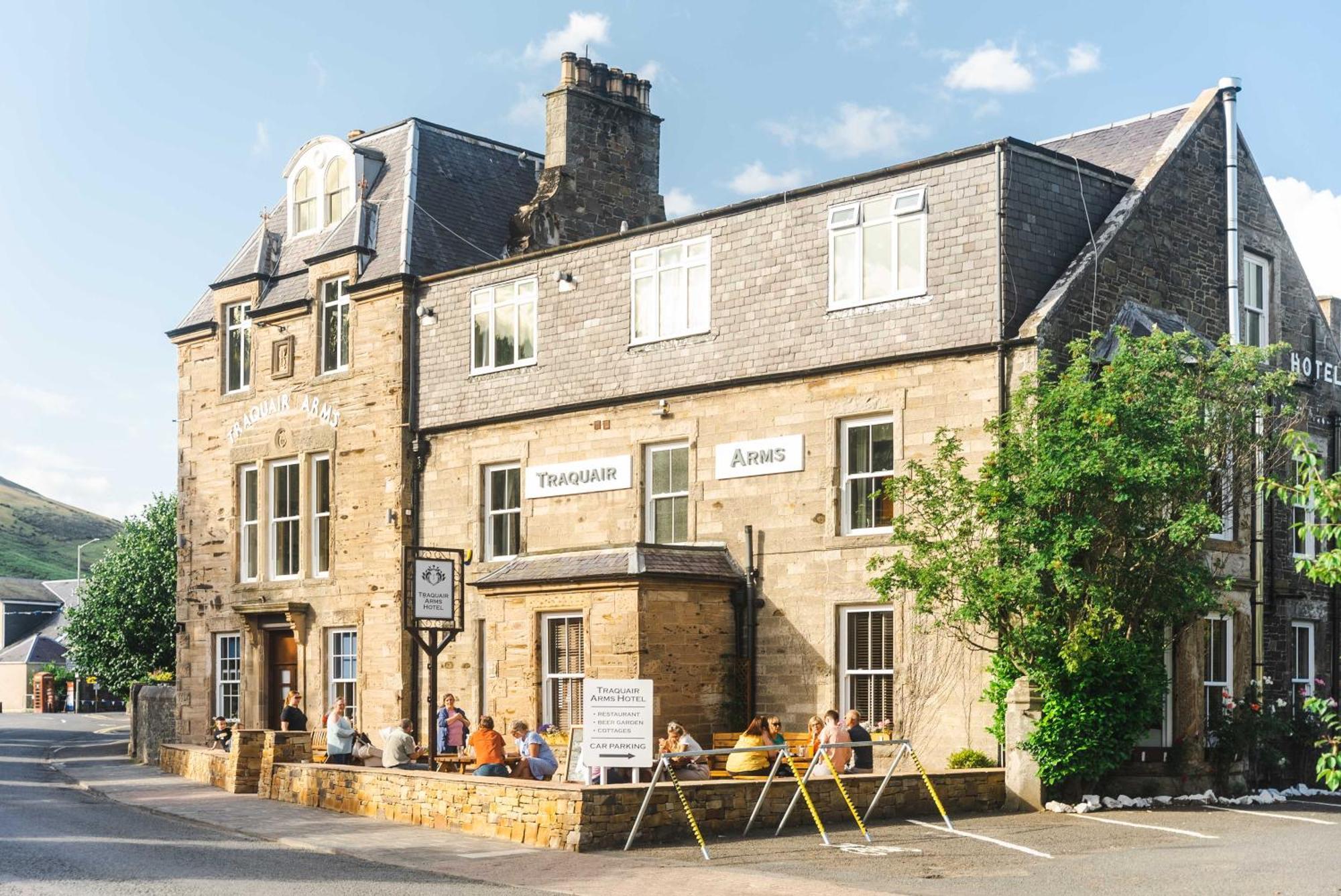 Traquair Arms Hotel Инерлитън Екстериор снимка