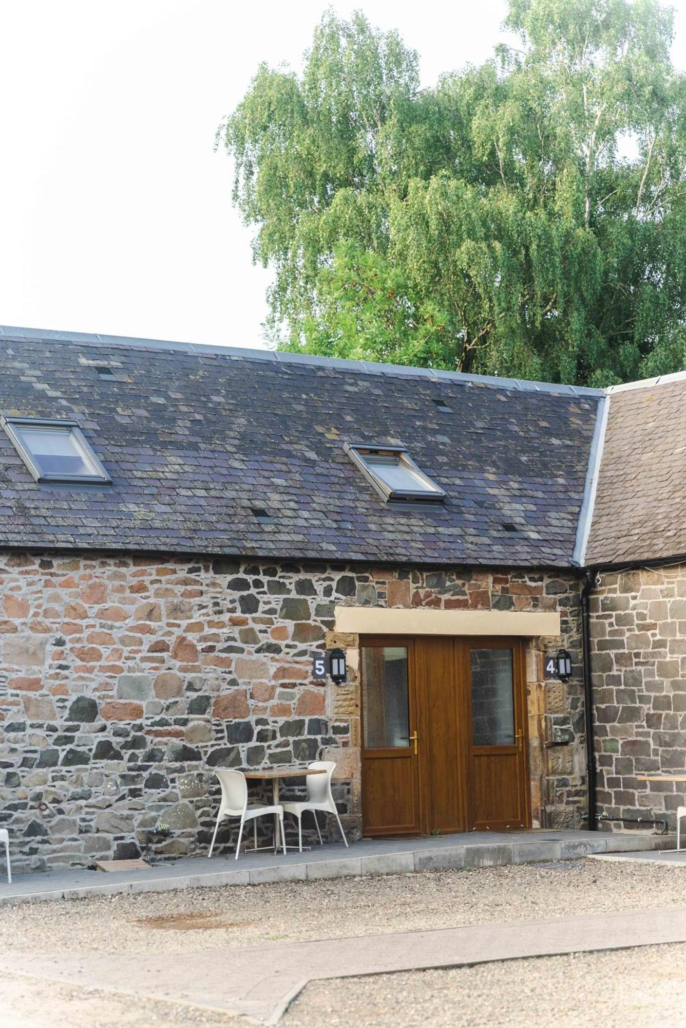 Traquair Arms Hotel Инерлитън Екстериор снимка