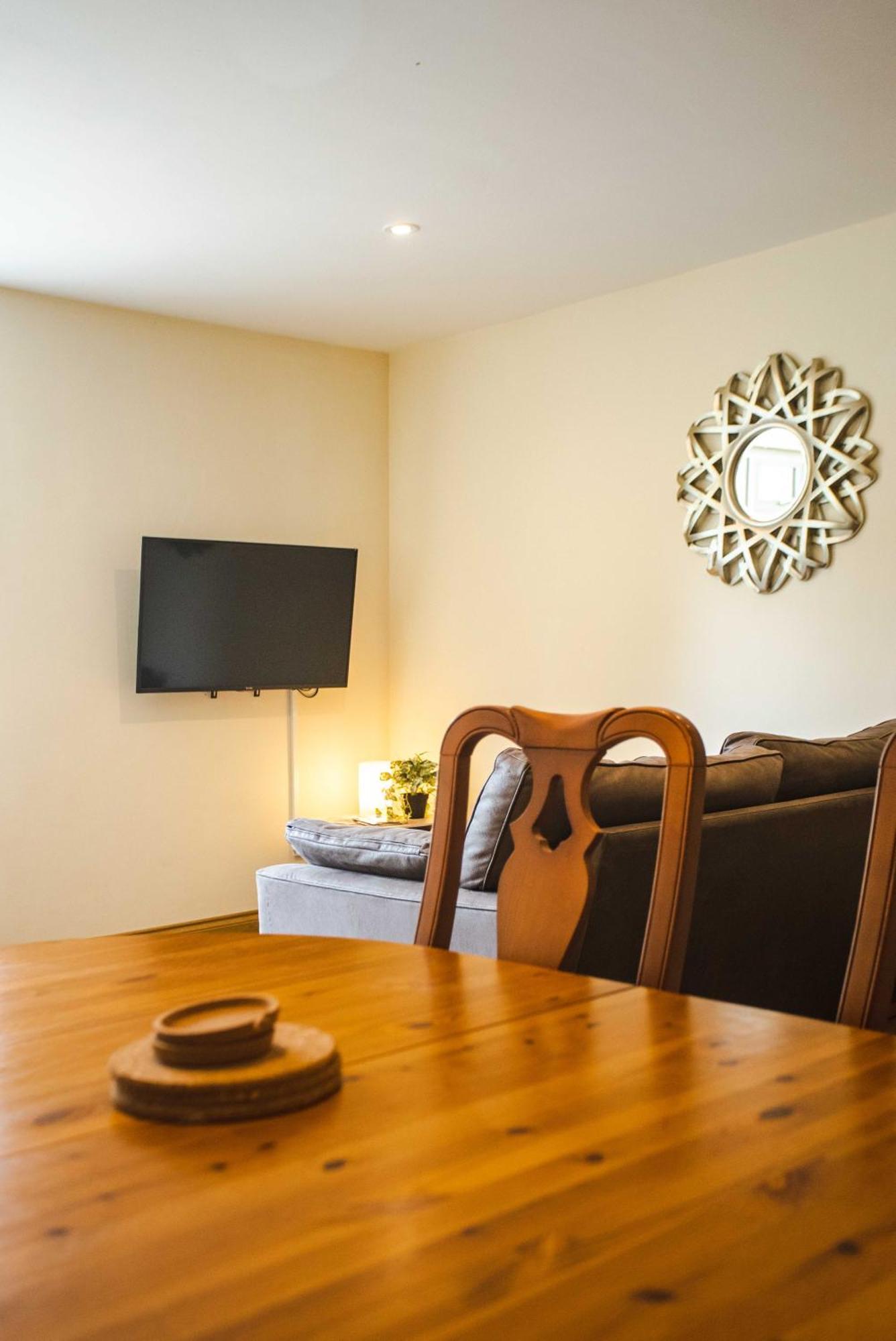 Traquair Arms Hotel Инерлитън Екстериор снимка
