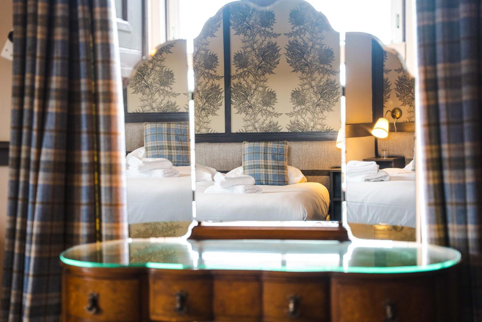 Traquair Arms Hotel Инерлитън Екстериор снимка