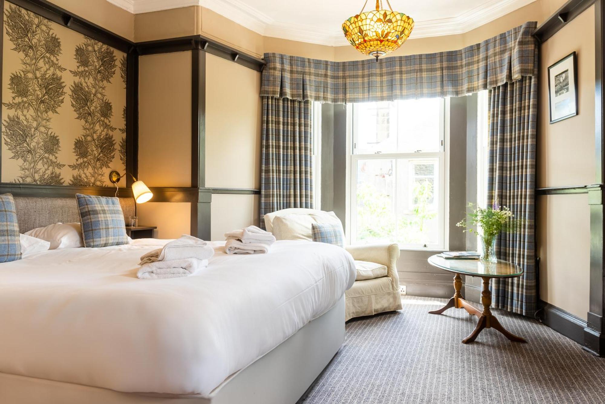 Traquair Arms Hotel Инерлитън Екстериор снимка