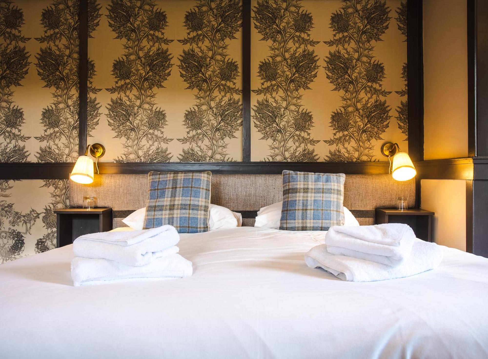Traquair Arms Hotel Инерлитън Екстериор снимка