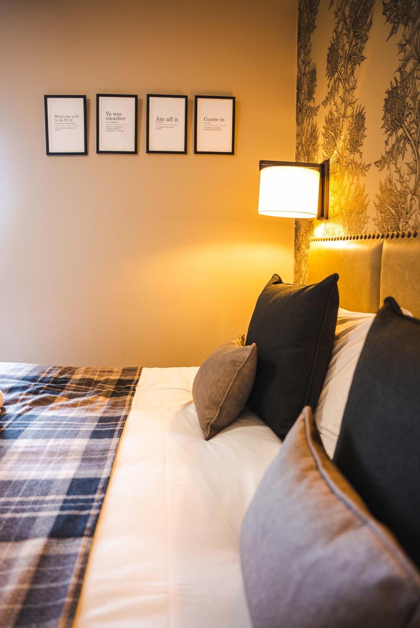 Traquair Arms Hotel Инерлитън Екстериор снимка