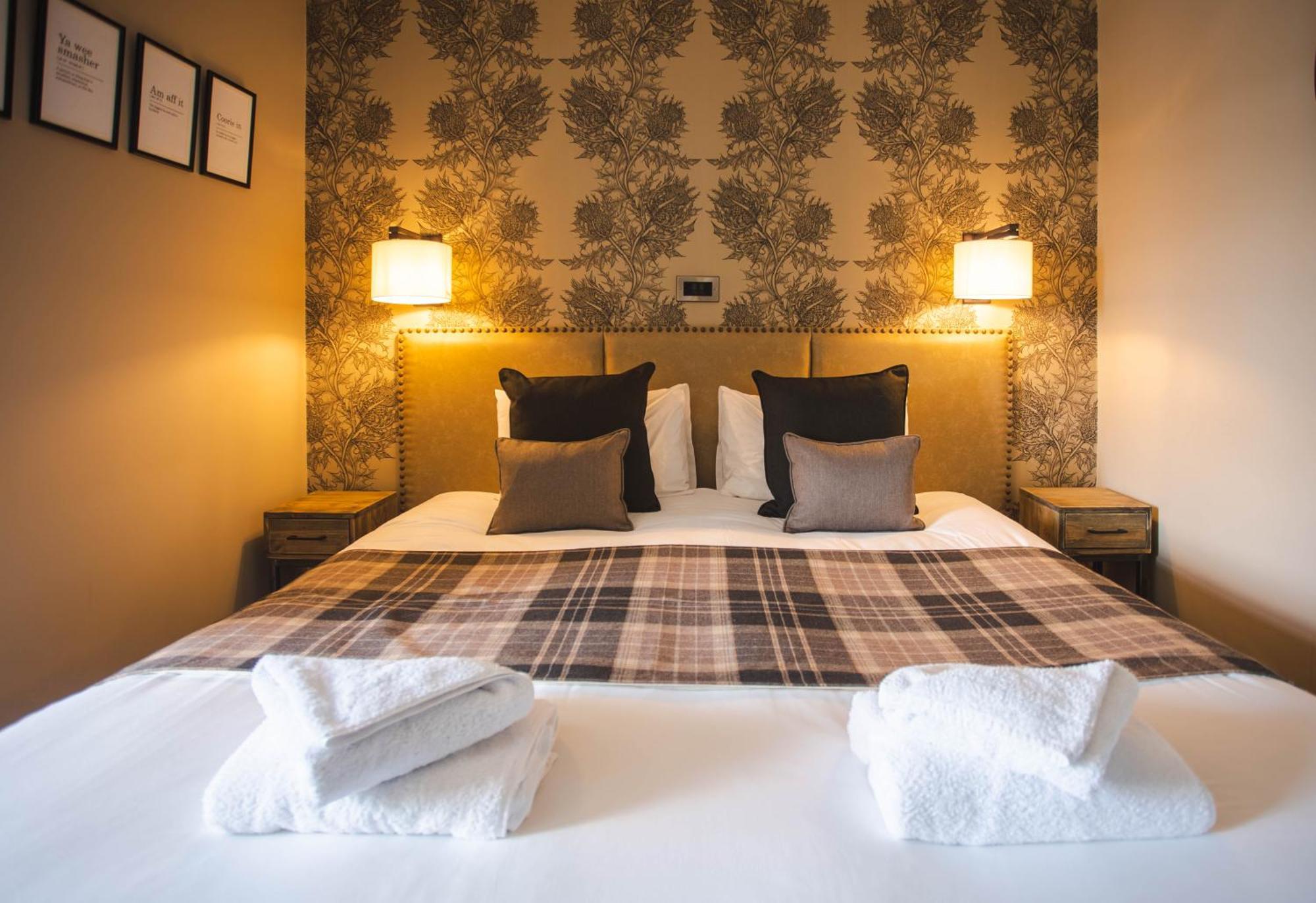 Traquair Arms Hotel Инерлитън Екстериор снимка