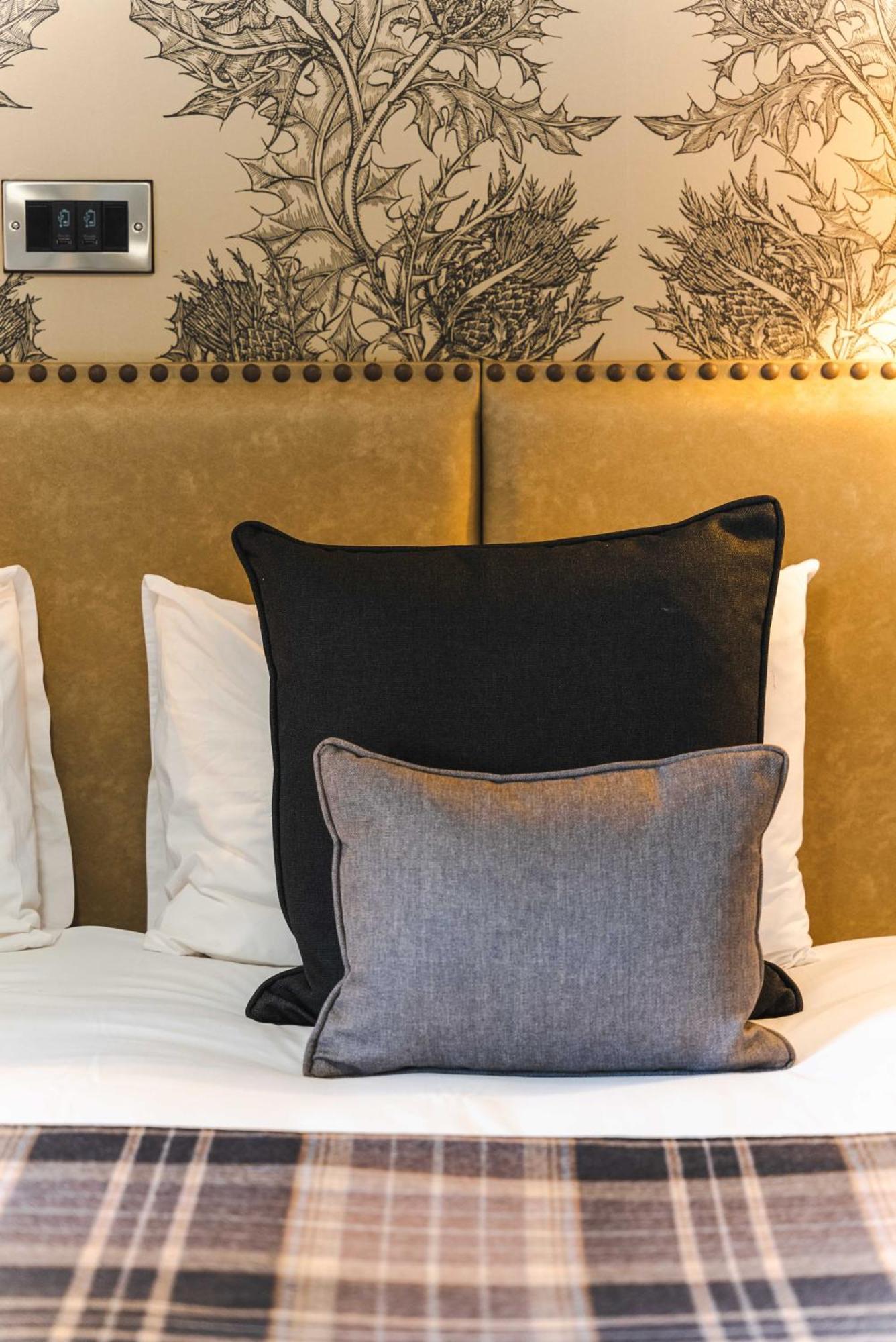 Traquair Arms Hotel Инерлитън Екстериор снимка
