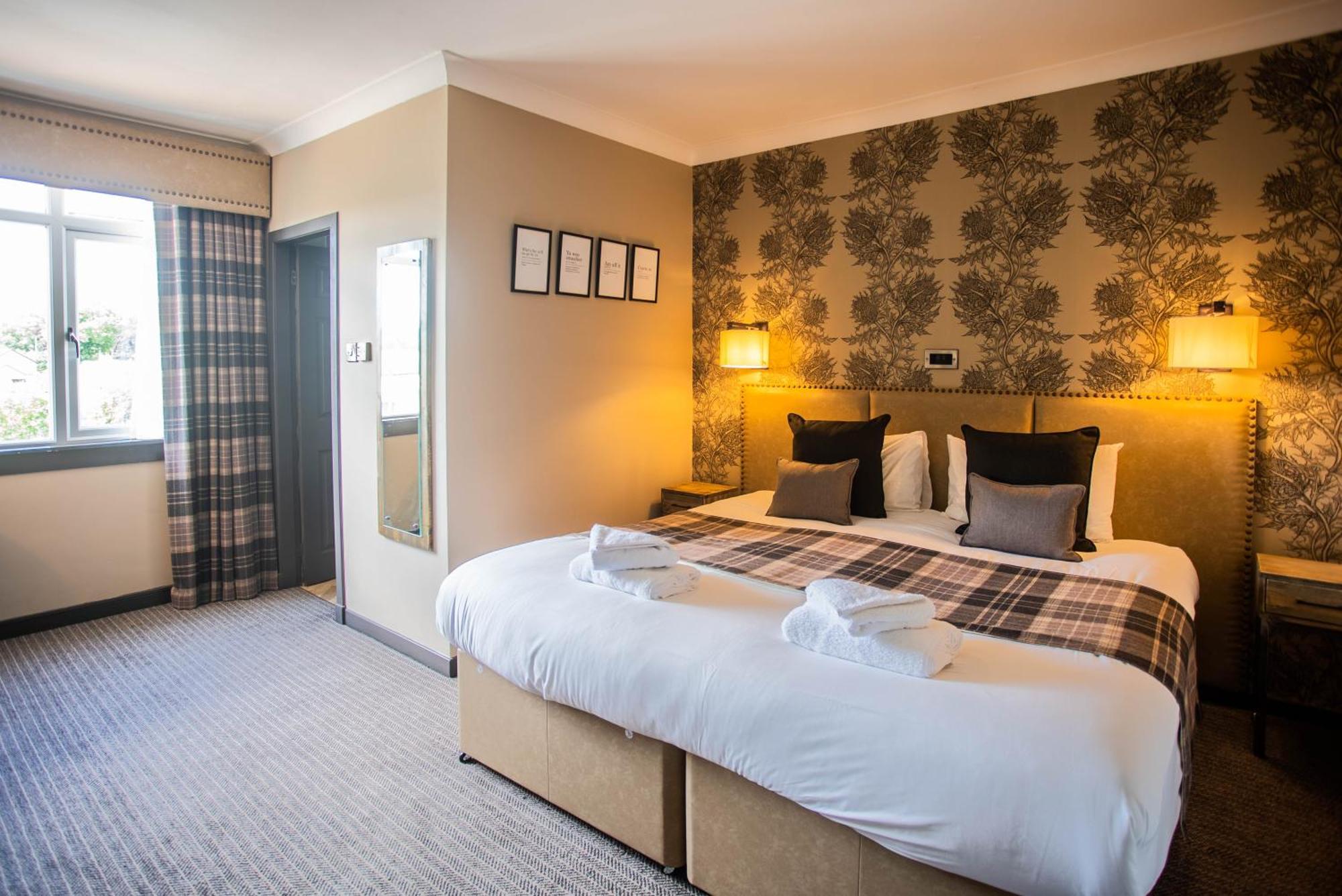 Traquair Arms Hotel Инерлитън Екстериор снимка