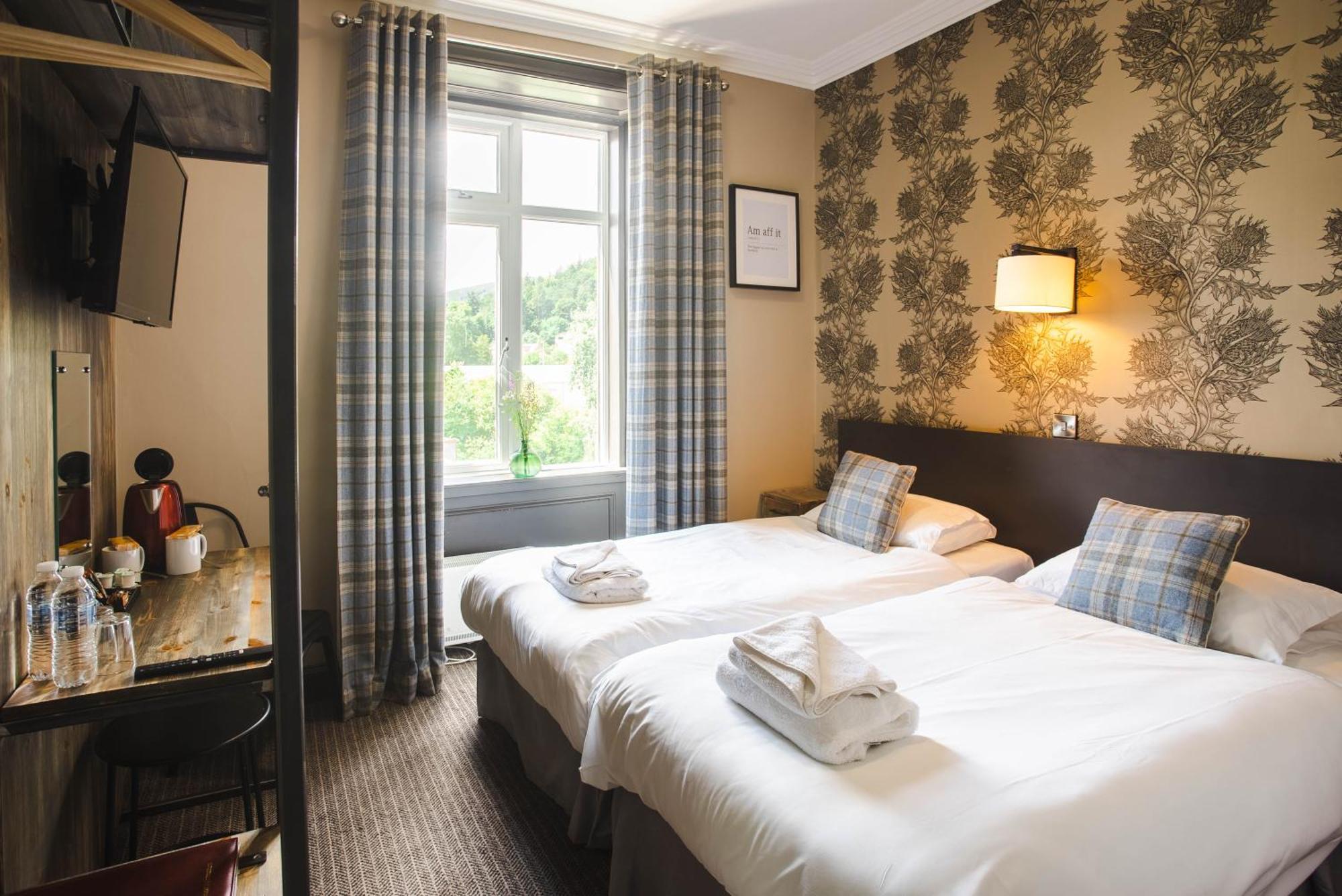 Traquair Arms Hotel Инерлитън Екстериор снимка