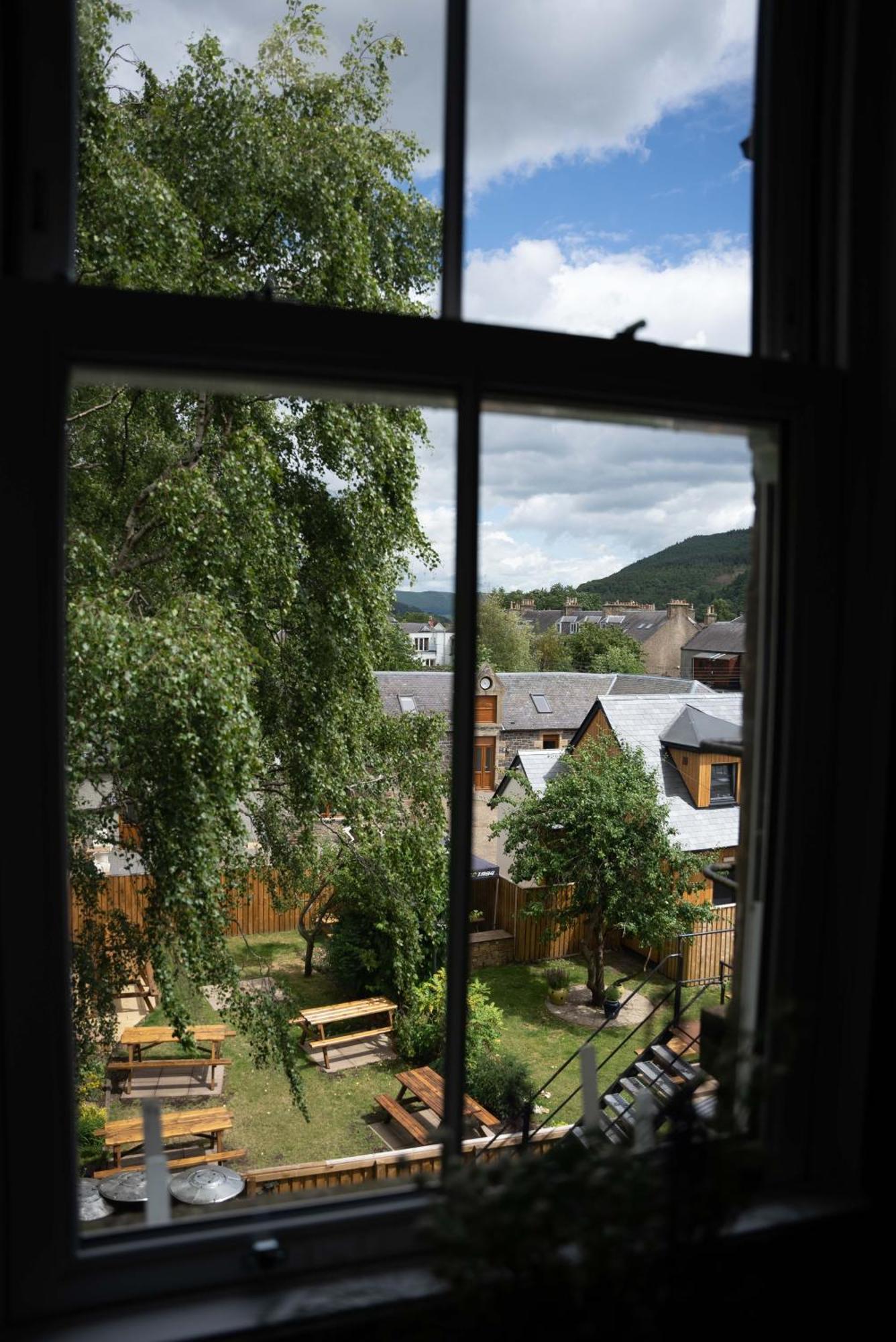 Traquair Arms Hotel Инерлитън Екстериор снимка