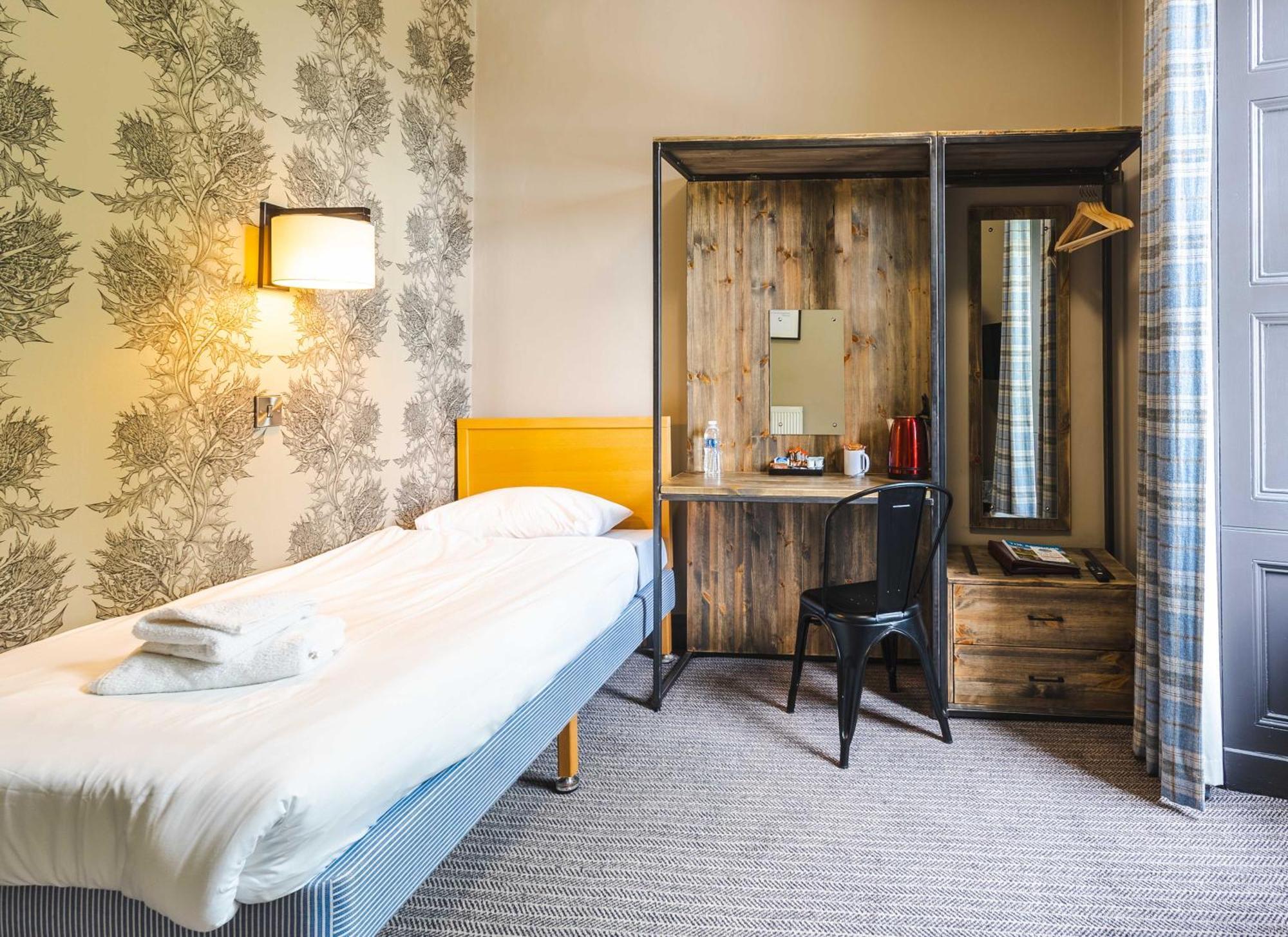 Traquair Arms Hotel Инерлитън Екстериор снимка