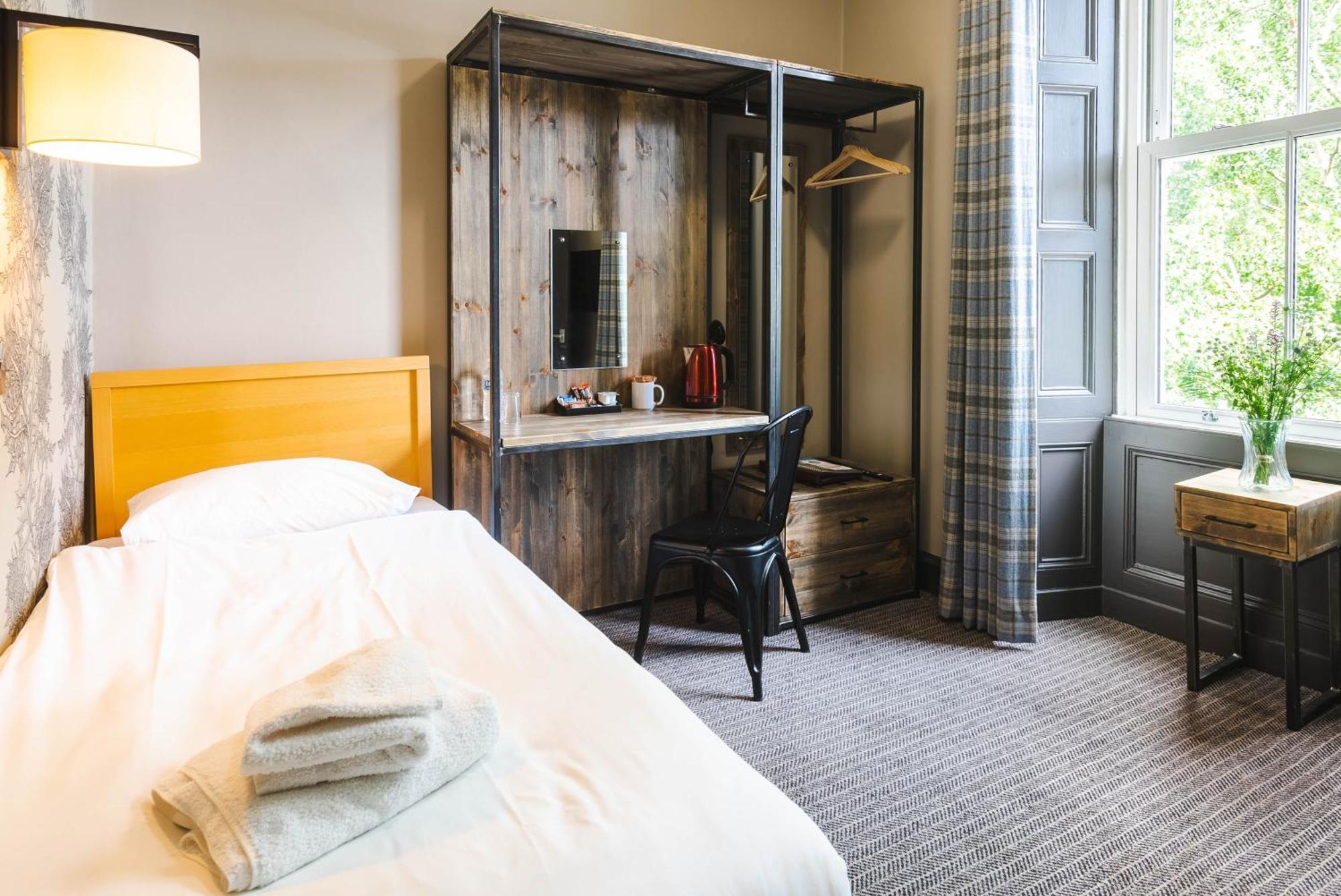 Traquair Arms Hotel Инерлитън Екстериор снимка