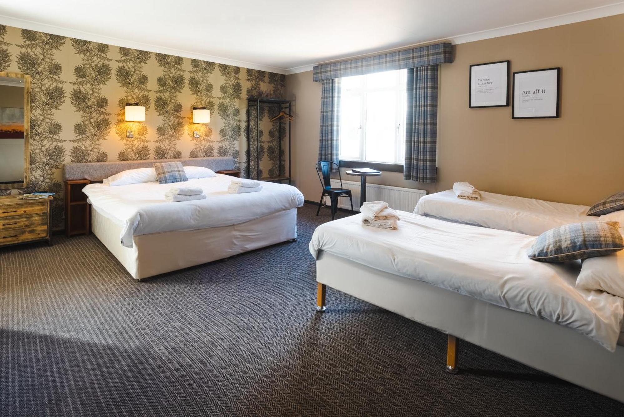 Traquair Arms Hotel Инерлитън Екстериор снимка