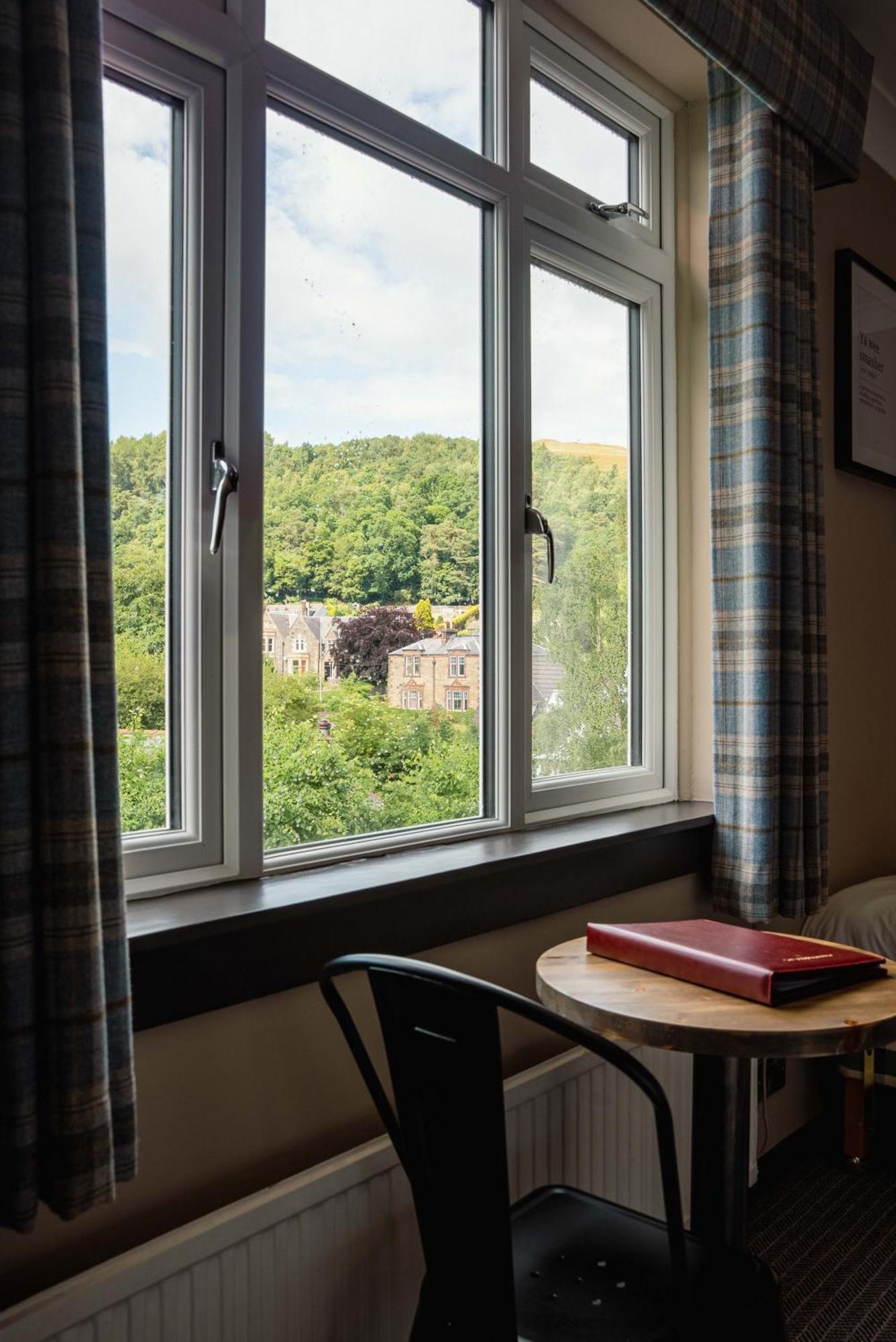 Traquair Arms Hotel Инерлитън Екстериор снимка